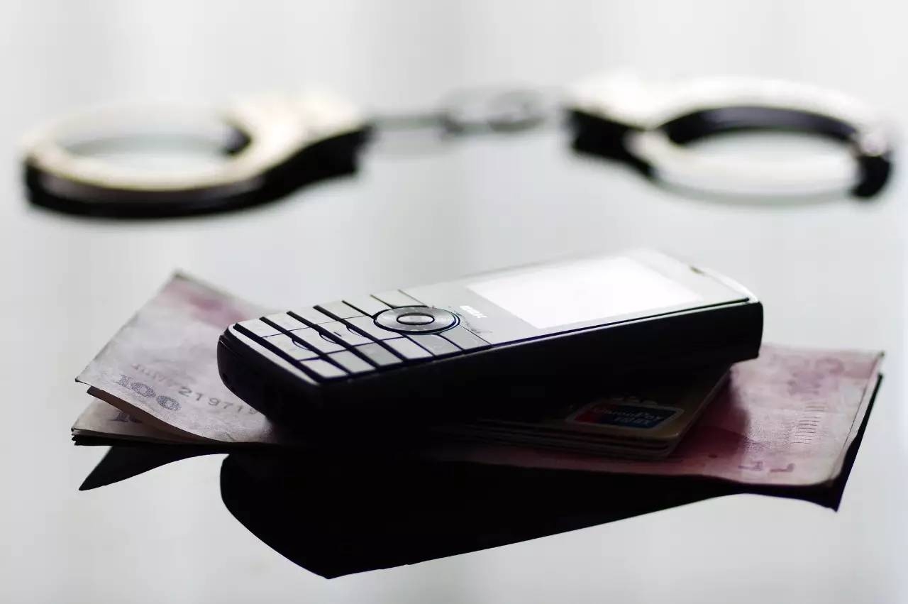 秋天，这个收获的季节，同样也是呵护肌肤、调养身心的好时机。在这个金色的季节里，美容院成为许多人养生养颜的首选之地。今天，就让我们一起来探索一下秋季美容院养生的秘密，让你的美丽与健康同行。